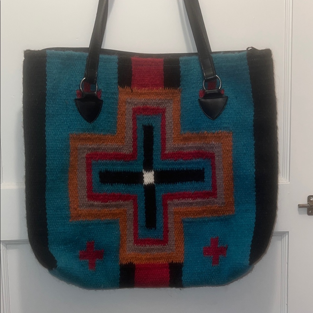 Multicolor Geometric woven shoulder tote